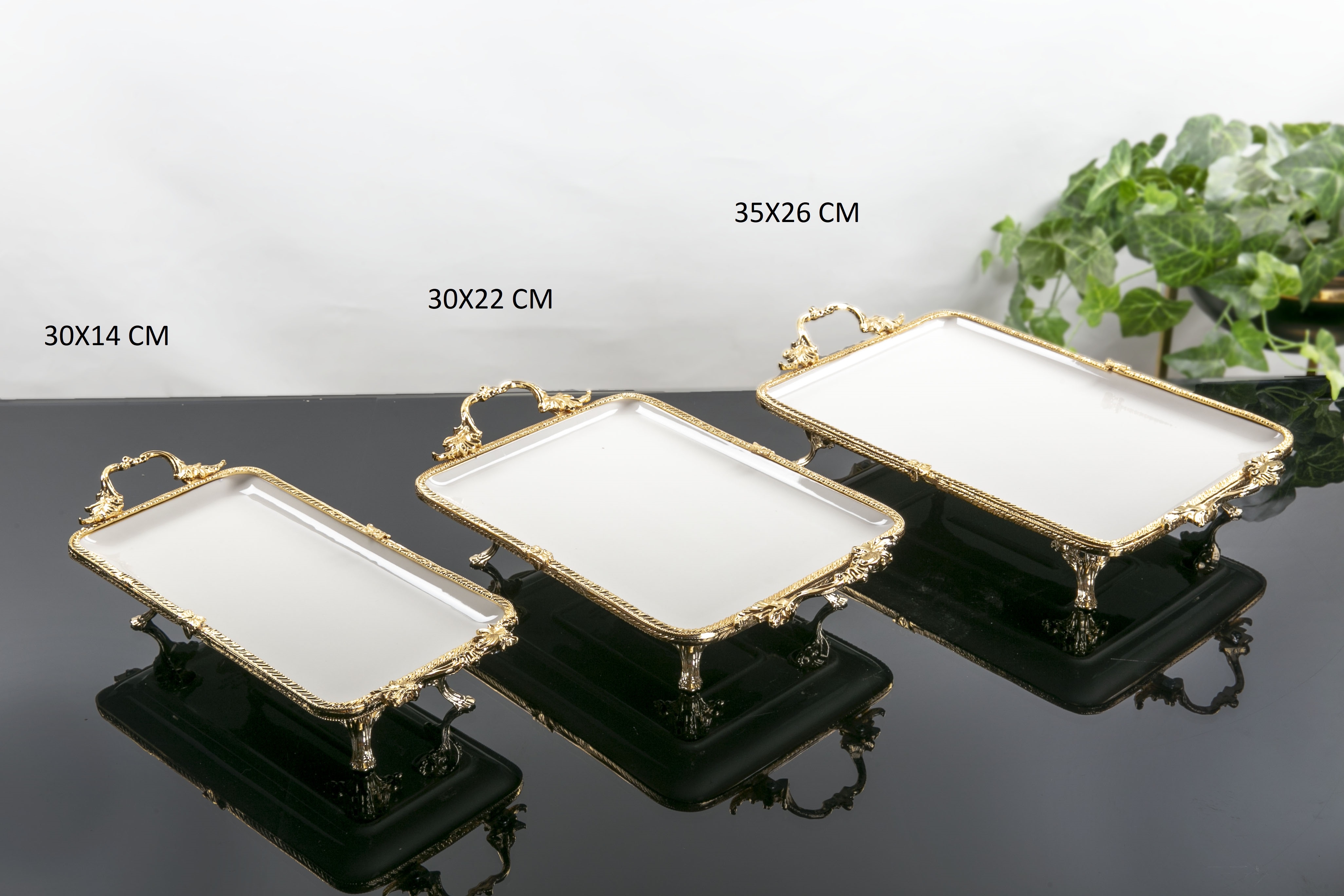 PORSELEN DİDÖRTGEN KULPLU SUNUMLUK 30X14 CM GOLD